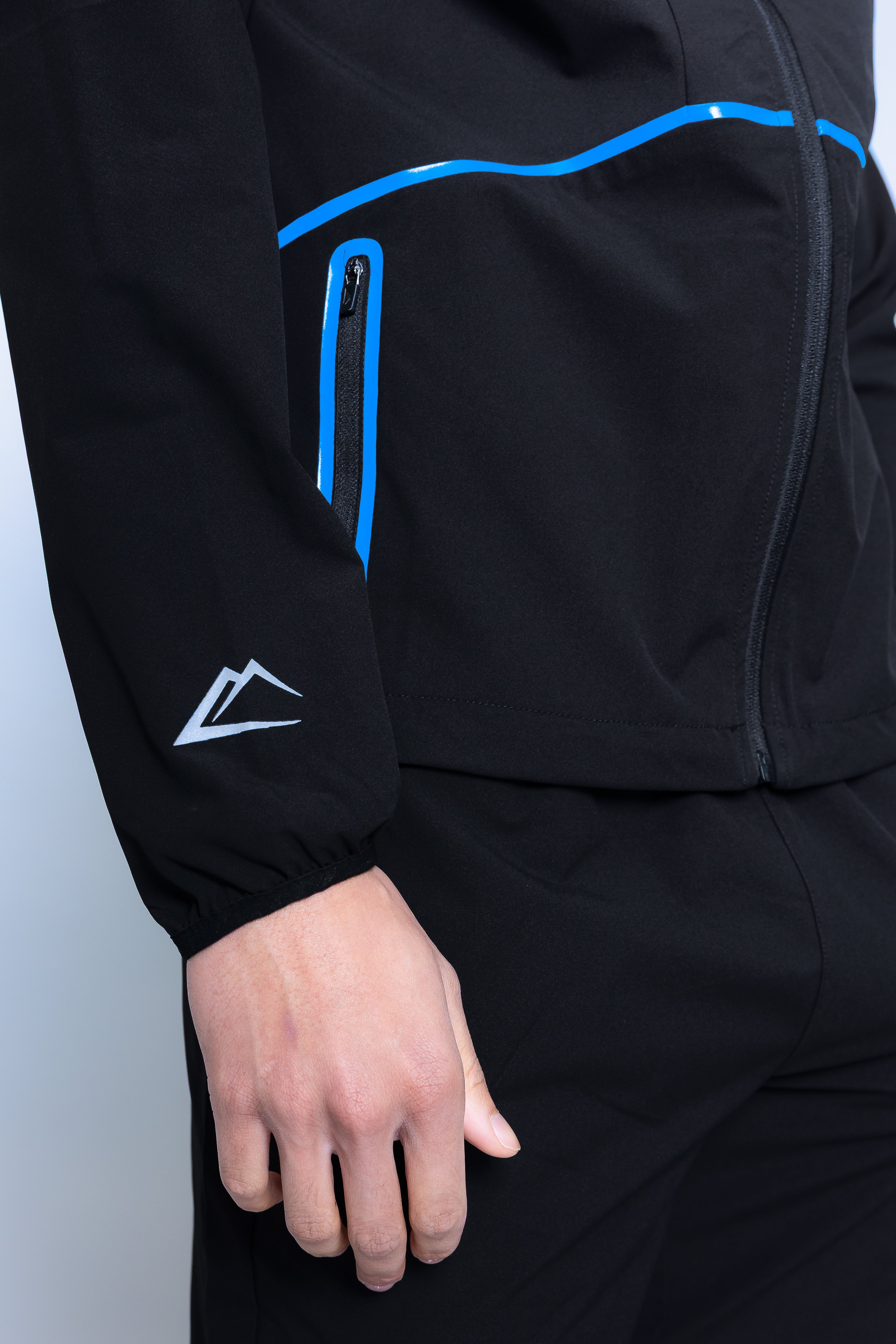 Strike Jacket - Black/Blue
