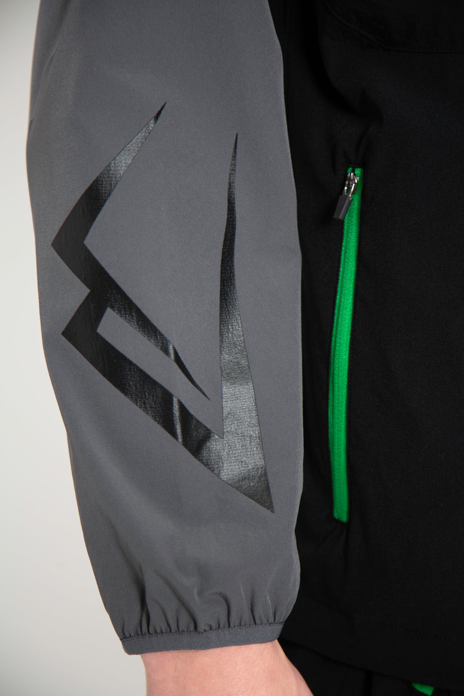 Apex Tracksuit - Black/Ash Grey